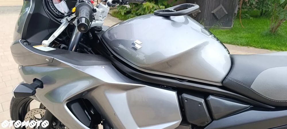 Suzuki GSX - 38