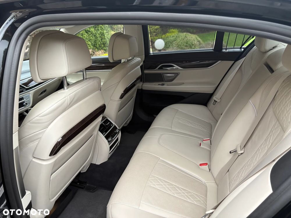 BMW Seria 7 750i xDrive - 4