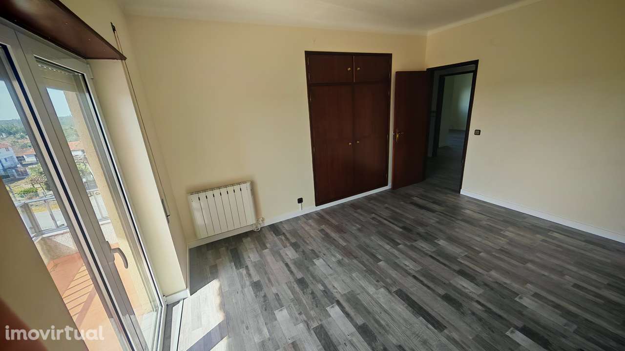 Apartamento T3 para arrendamento – Espaçoso, com garagem e sótão - Grande imagem: 5/18