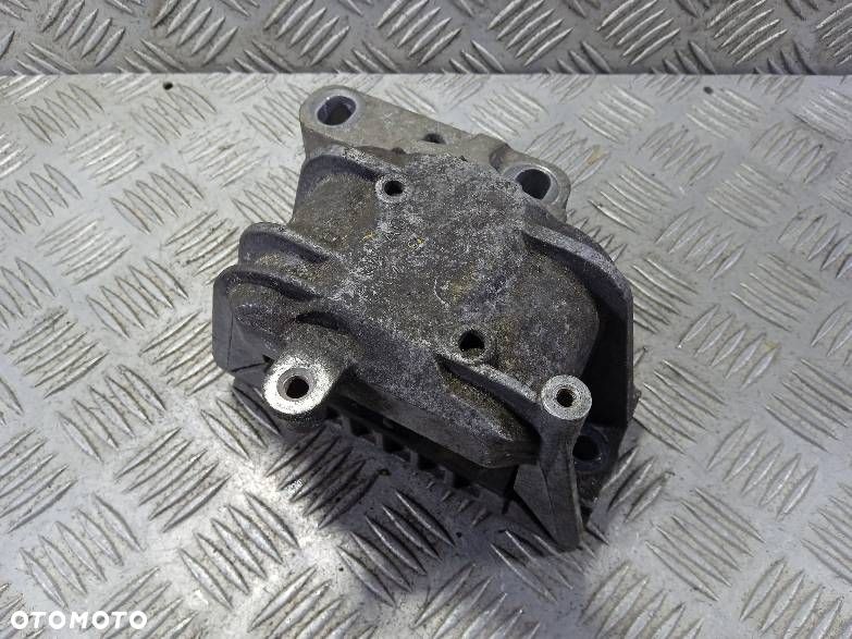 PODUSZKA SILNIKA VOLKSWAGEN PASSAT B6 - 1