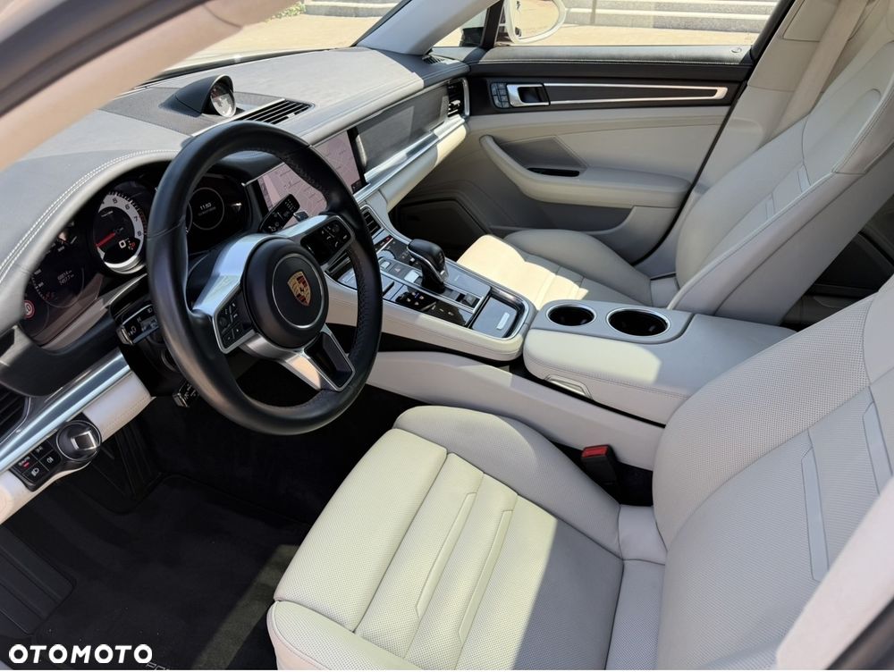 Porsche Panamera 4 - 10