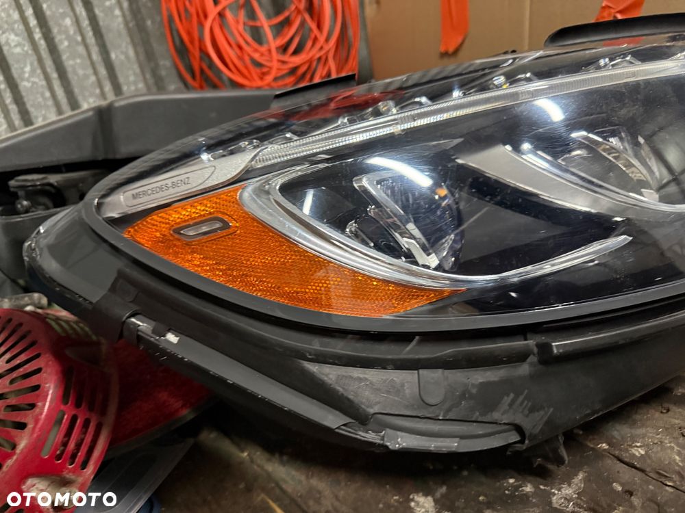 Lampa przednia prawa Mercedes C217 - 5