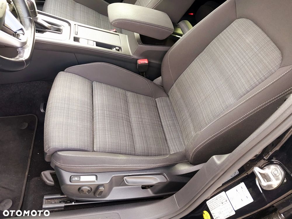 Volkswagen Passat 2.0 TDI SCR DSG Business - 12