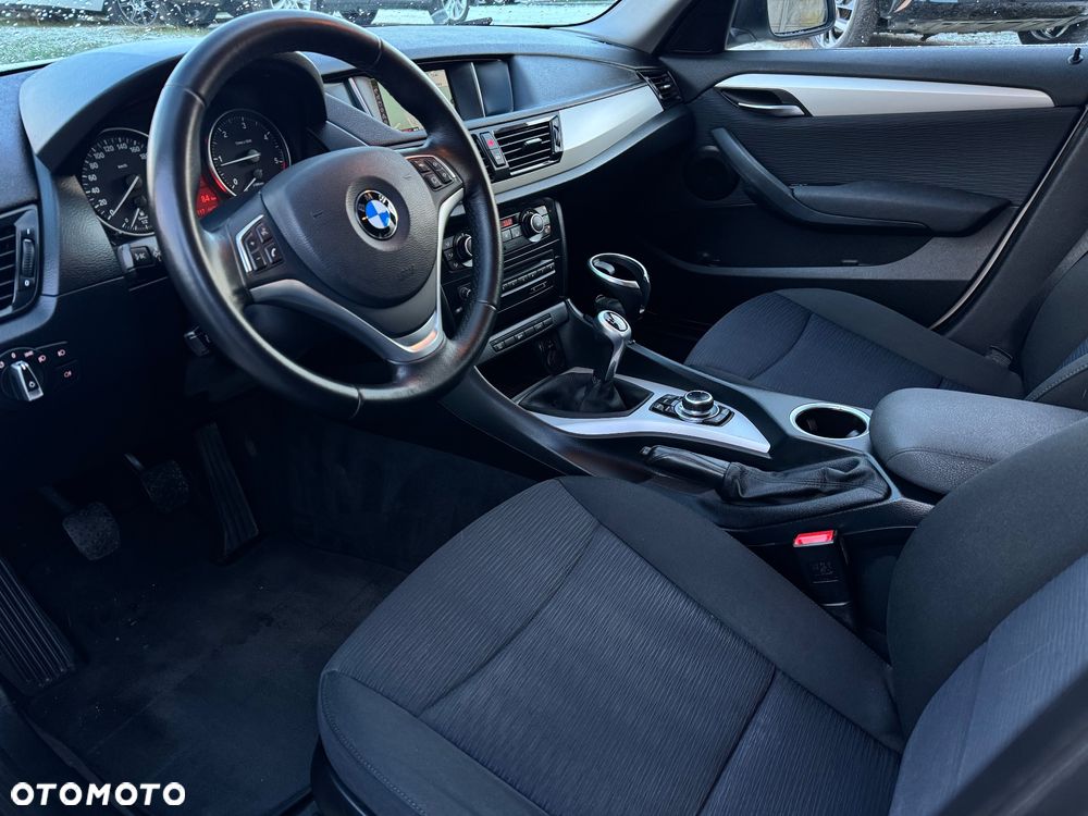 BMW X1 sDrive18d xLine - 24