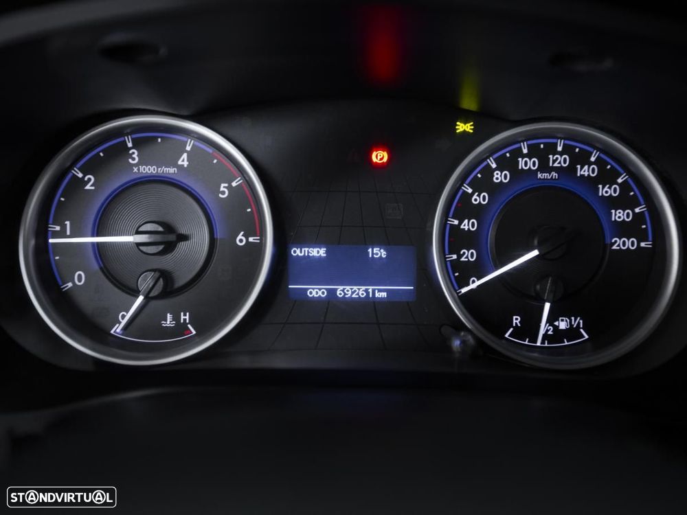 Toyota Hilux 2.4 D-4D 4WD CD CM c/IVA - 11