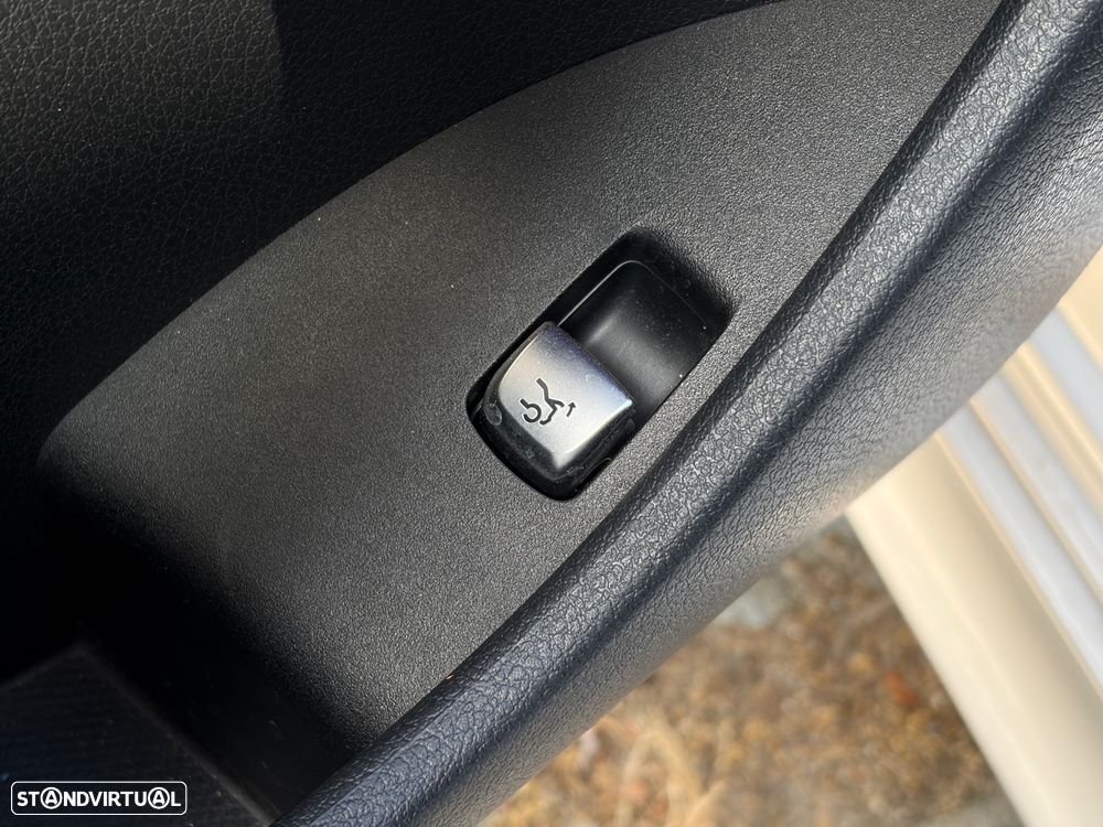 Mercedes-Benz E 220 d Aut. - 30