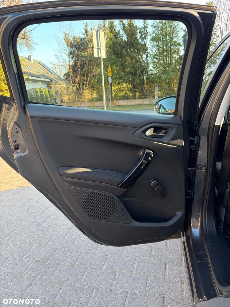 Peugeot 208 82 PureTech Style - 10