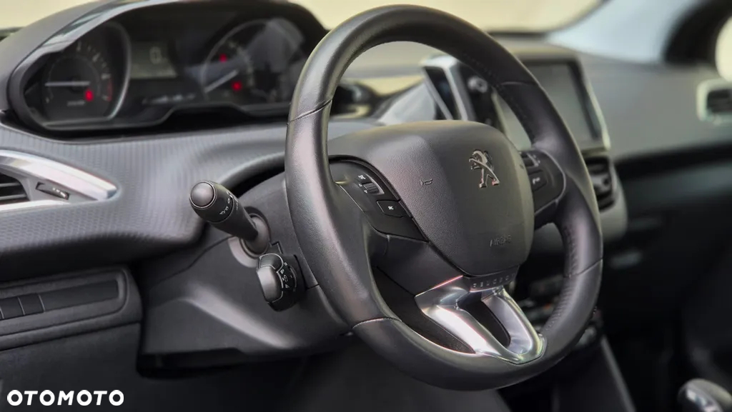 Peugeot 2008 1.2 Pure Tech Style S&S - 15