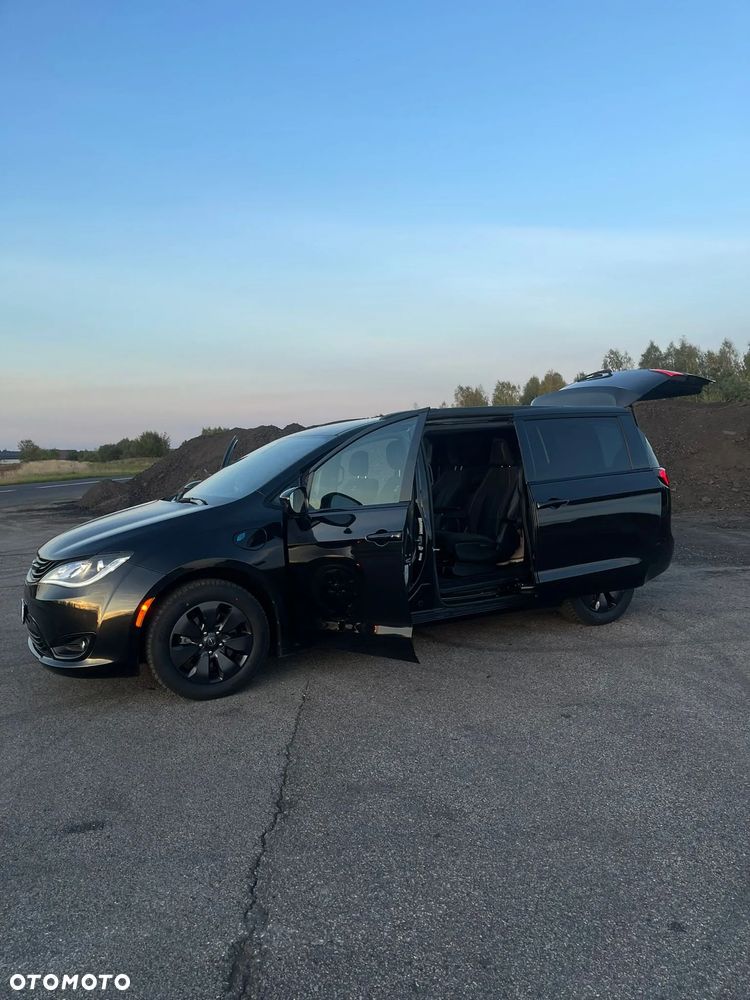 Chrysler Pacifica - 32