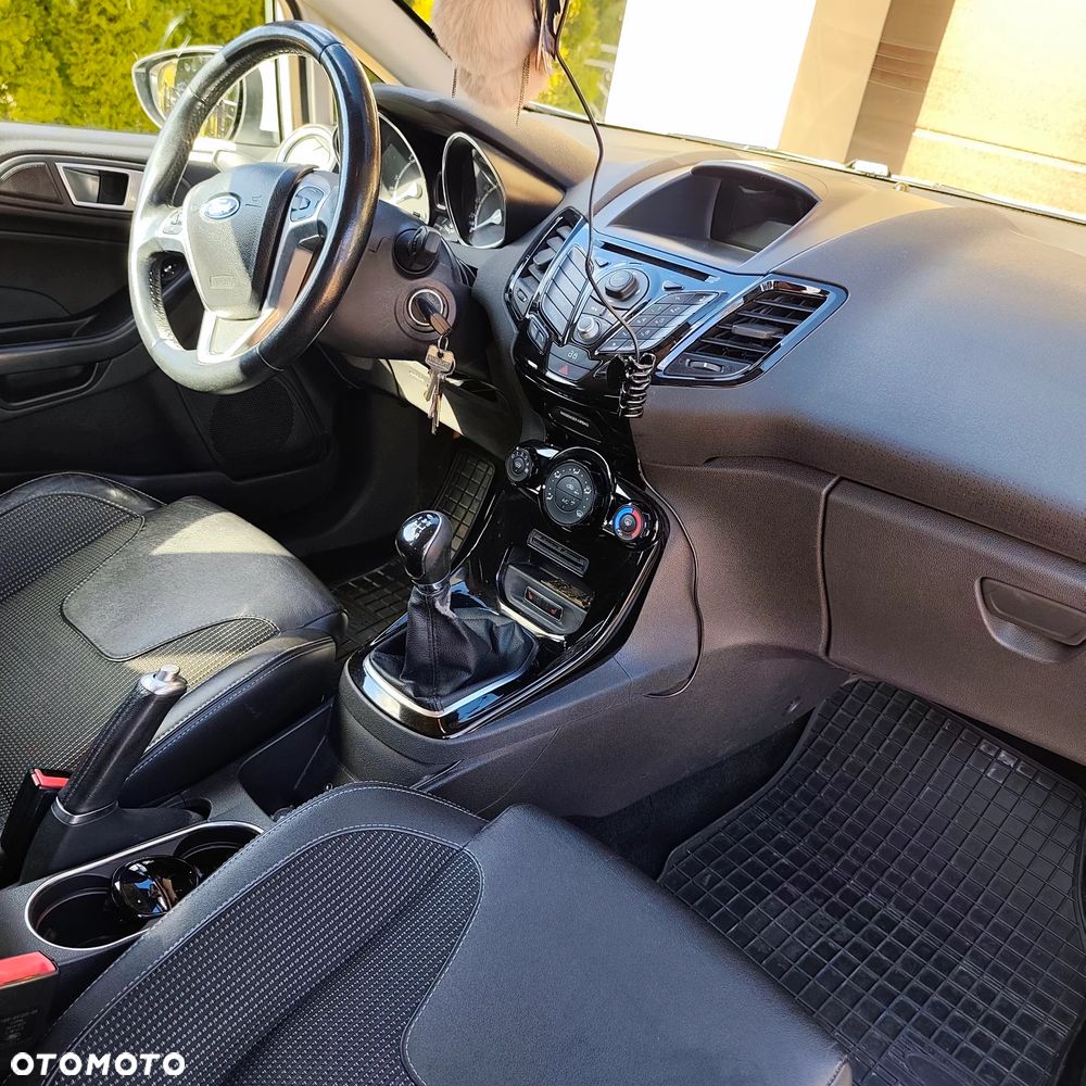 Ford Fiesta 1.6 TDCi SYNC Edition - 9