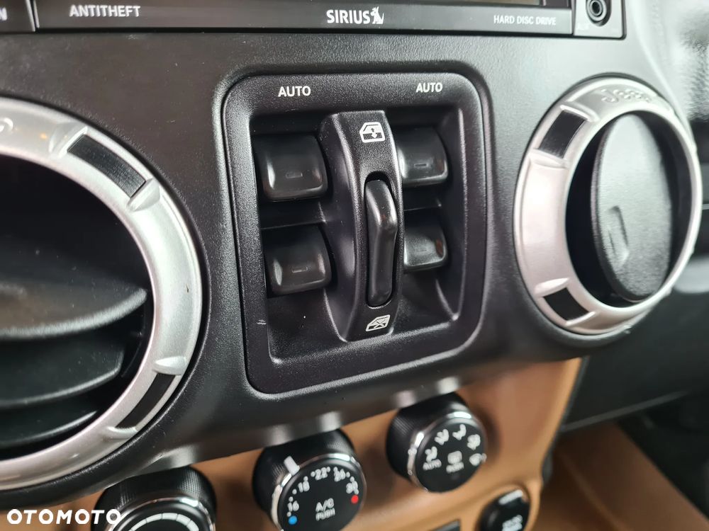 Jeep Wrangler 3.6 Unlim Sahara - 24