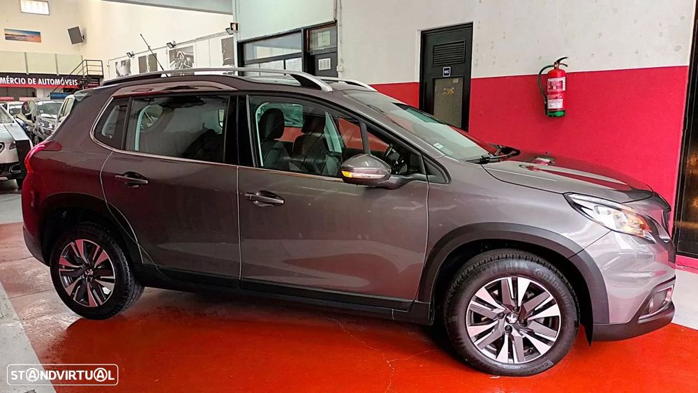 Peugeot 2008 1.2 PureTech Allure - 4