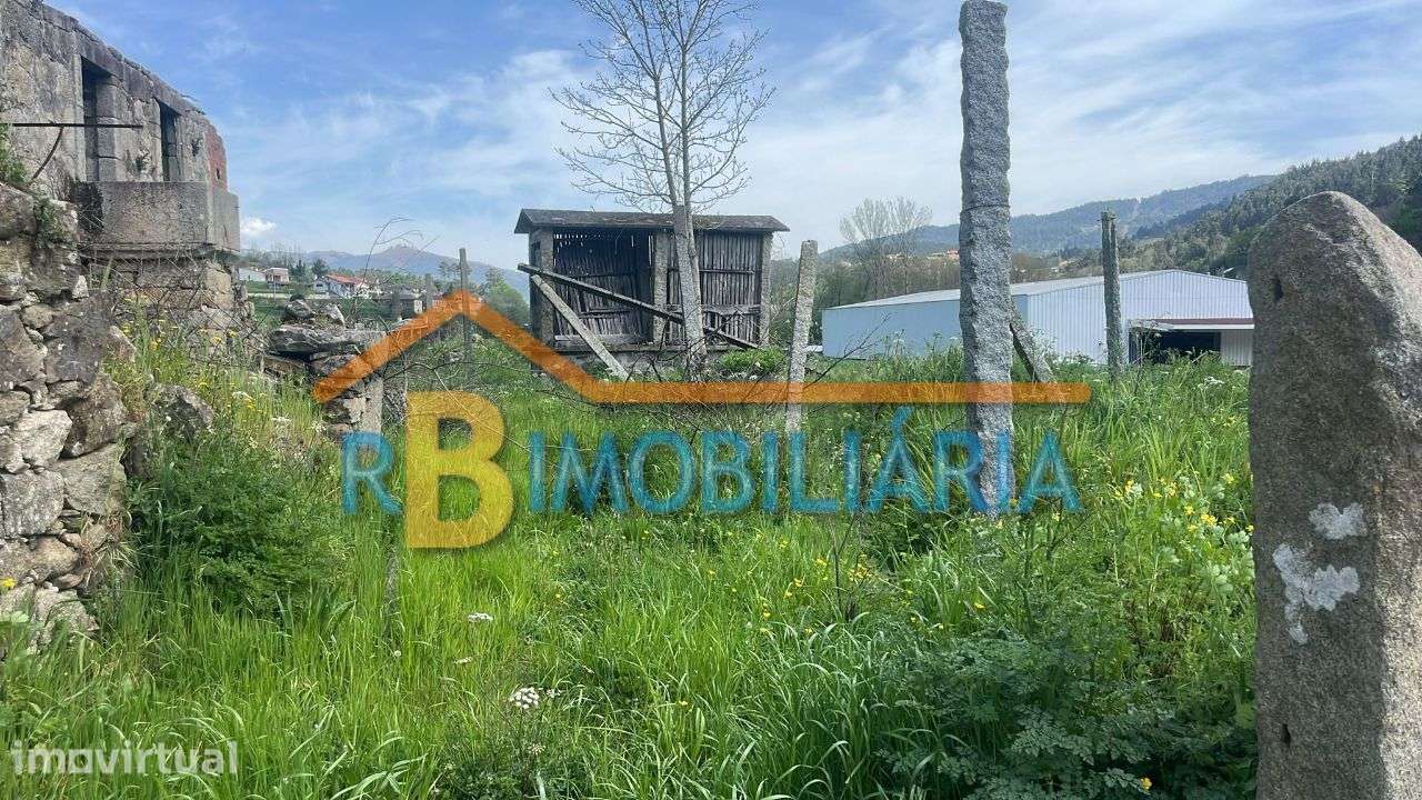 Moradia em ruínas + terreno para para construção em Várzea - Grande imagem: 4/14
