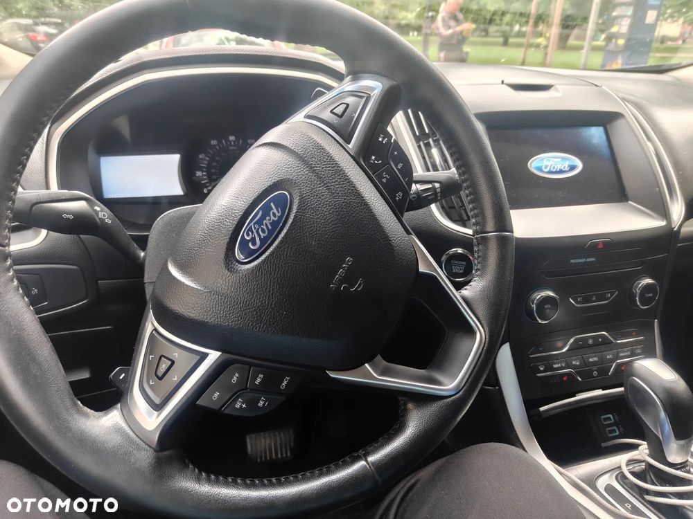 Ford Edge - 8