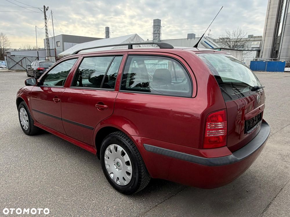 Skoda Octavia 1.6 Tour Sport - 5