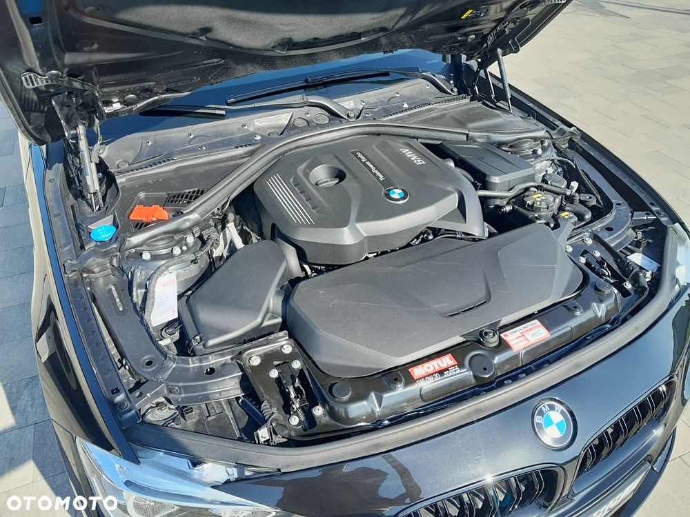 BMW Seria 3 330i - 12