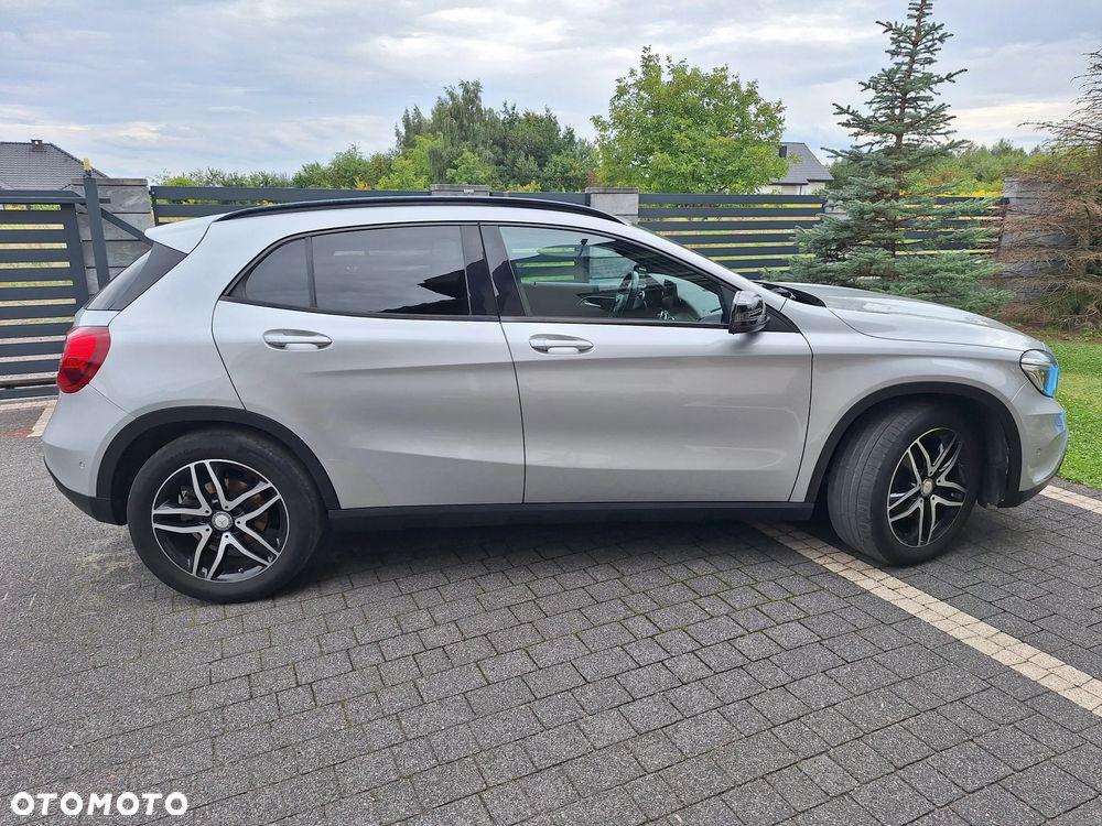 Mercedes-Benz GLA 200 d - 40