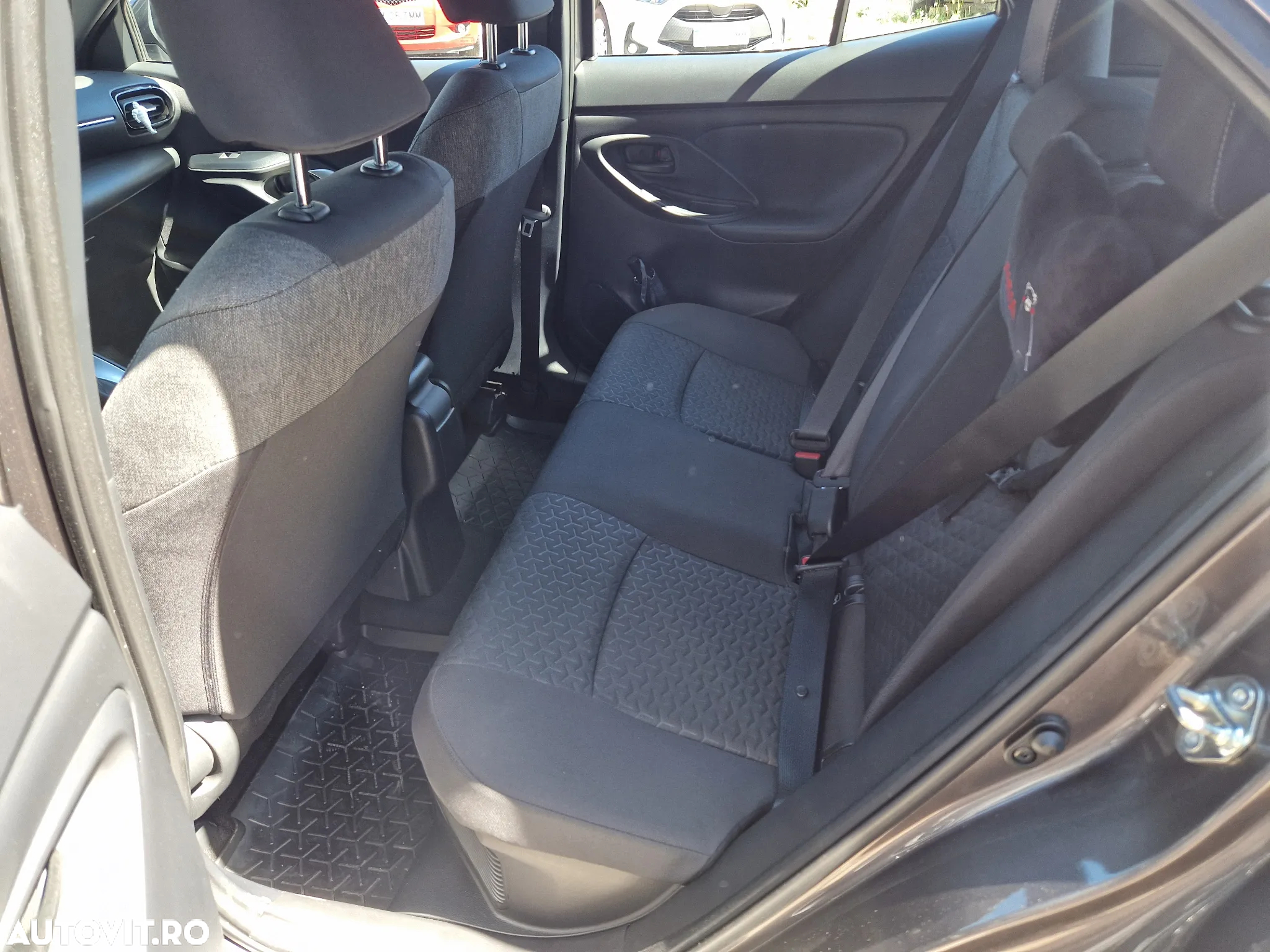 Toyota Yaris 1.5 VVT-i HSD Dynamic - 15