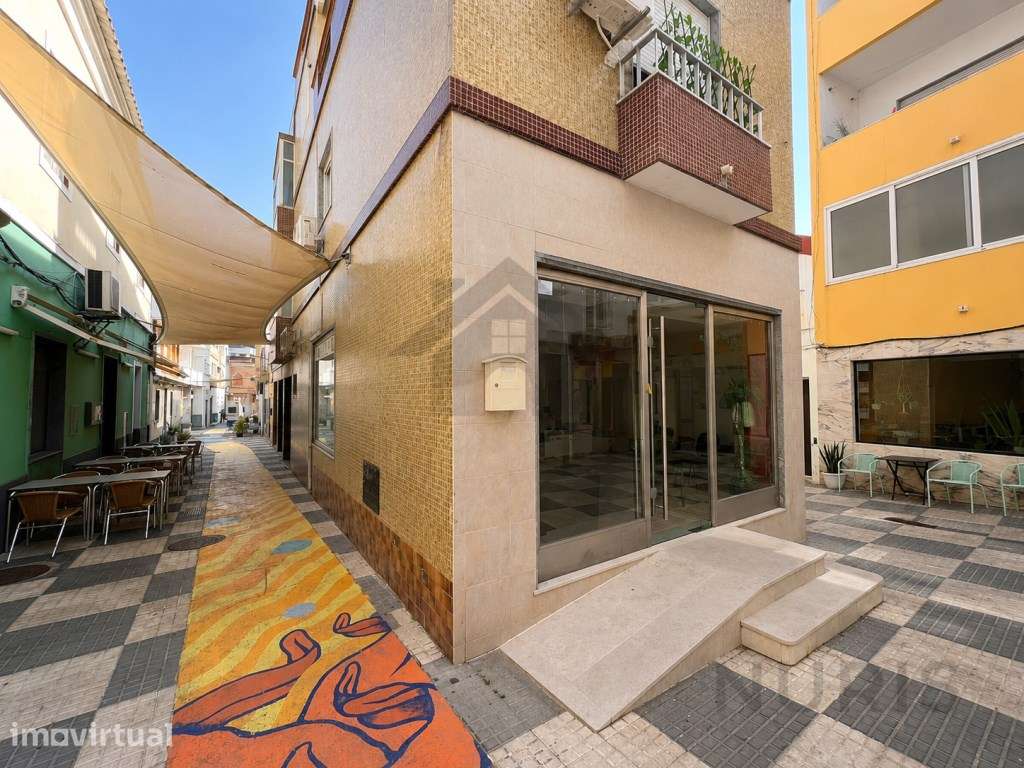 Espaço Comercial com 3 Frentes e Saída de Fumos | Centro de Portimão - Grande imagem: 3/18