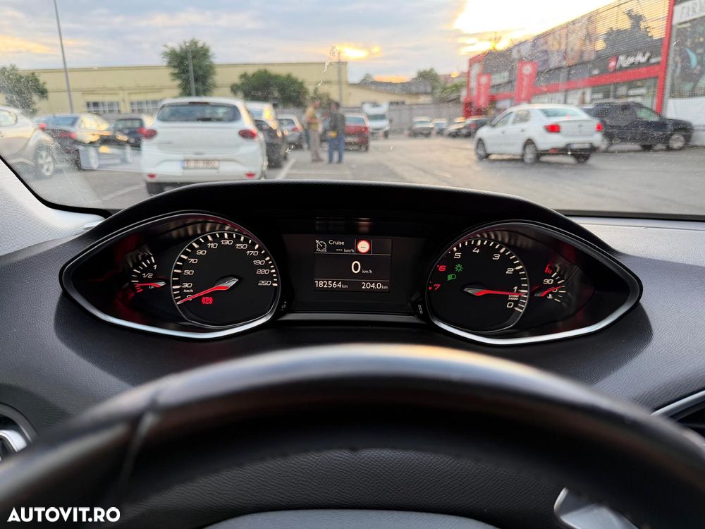 Peugeot 308 1.2 L PureTech Turbo S&S Active - 5