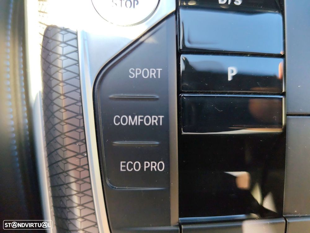 BMW 320 d Touring Pack Desportivo M Auto - 27