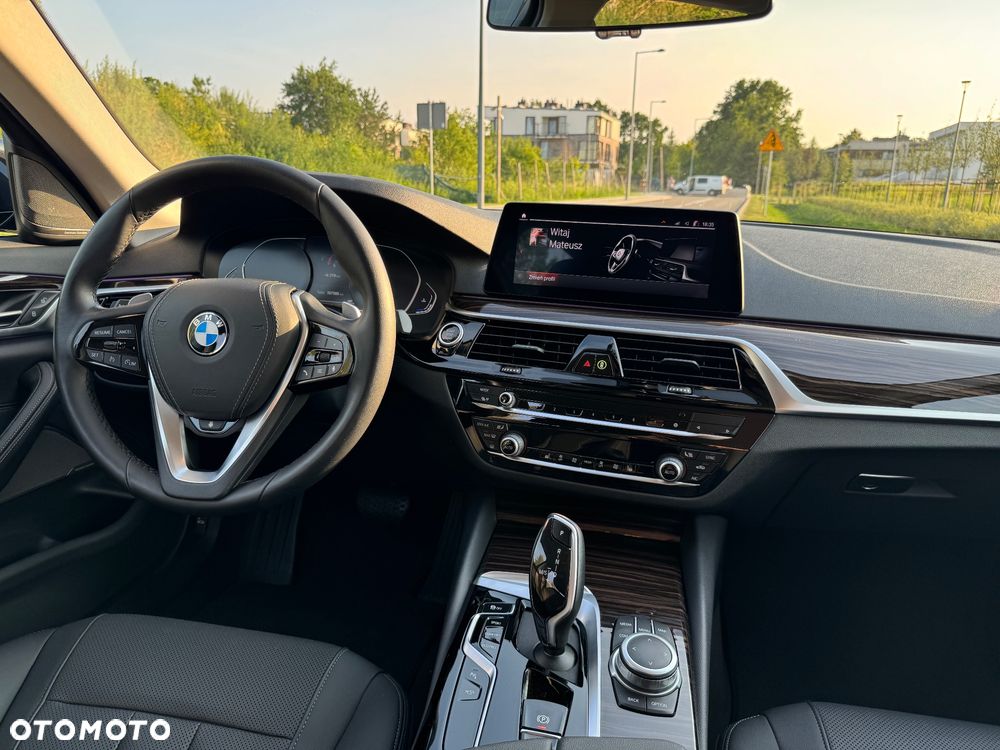 BMW Seria 5 530i xDrive mHEV - 19