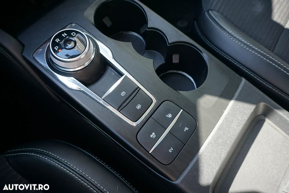 FORD Kuga 2022 — imagine 16