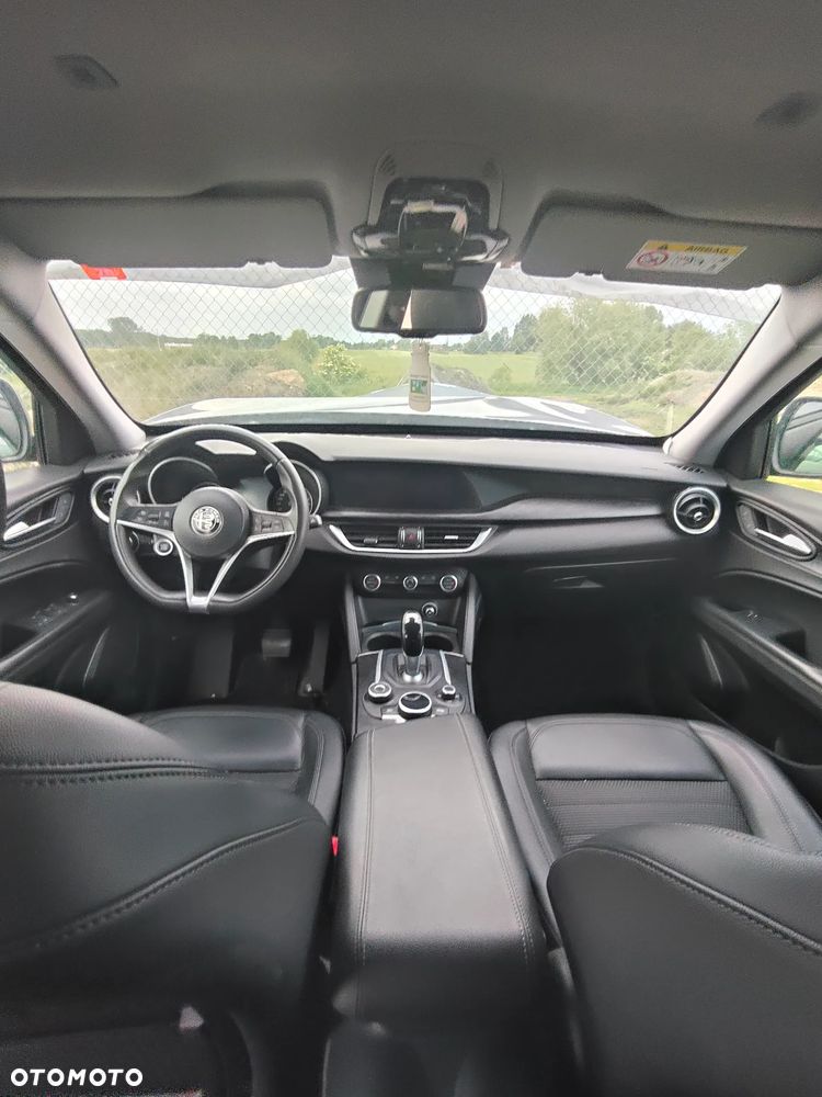 Alfa Romeo Stelvio - 16