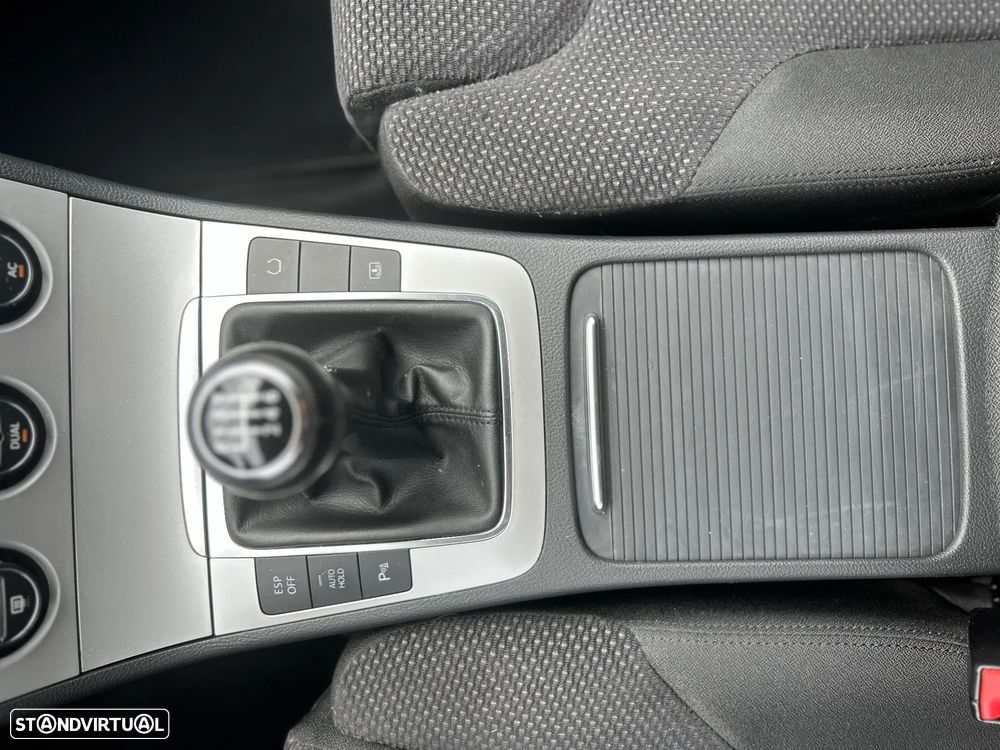 VW Passat 2.0 TDI Trendline Pack - 14