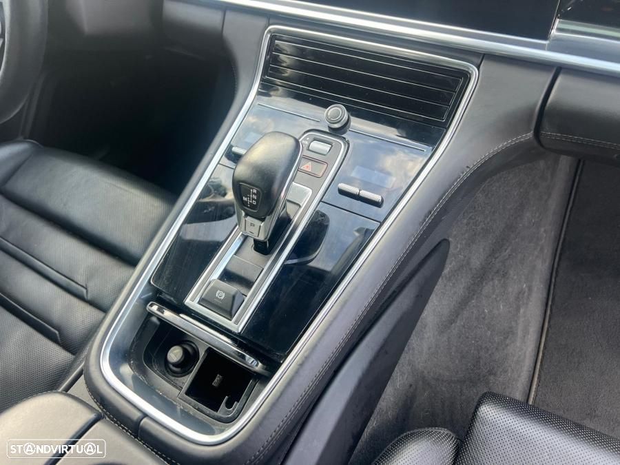 Porsche Panamera Sport Turismo 4 E-Hybrid - 11