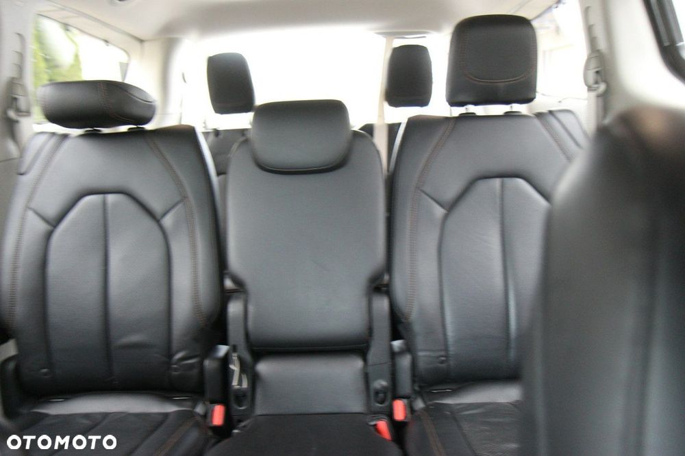 Chrysler Pacifica - 30