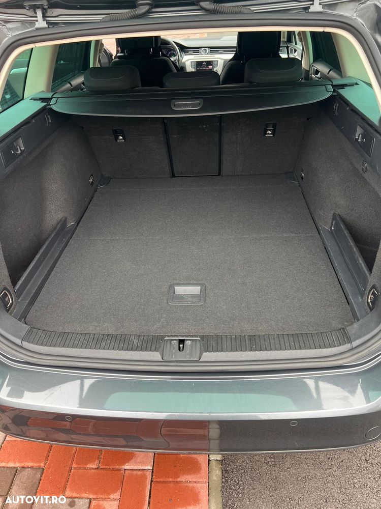 Volkswagen Passat 2.0 TDI DSG Comfortline - 9