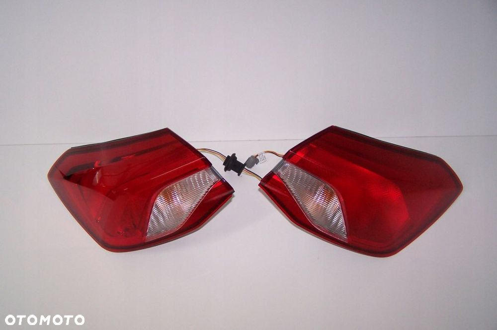 Ford Focus mk4 hatchback lampa tylna - 2