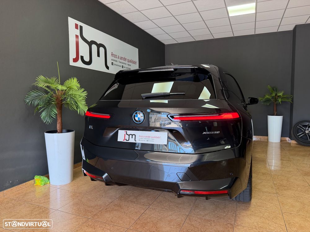 BMW iX xDrive 50 Pack Desportivo - 21