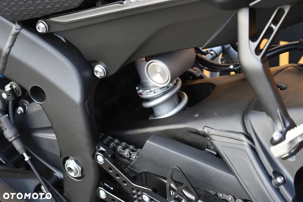 Yamaha R6 - 26