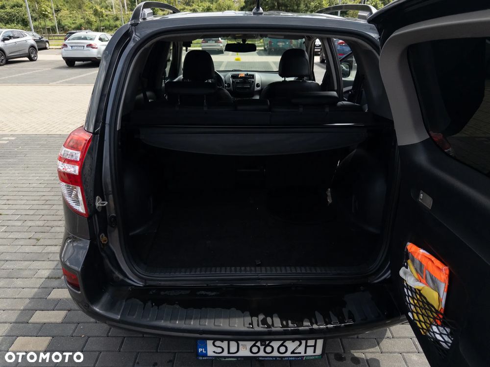 Toyota RAV4 - 8