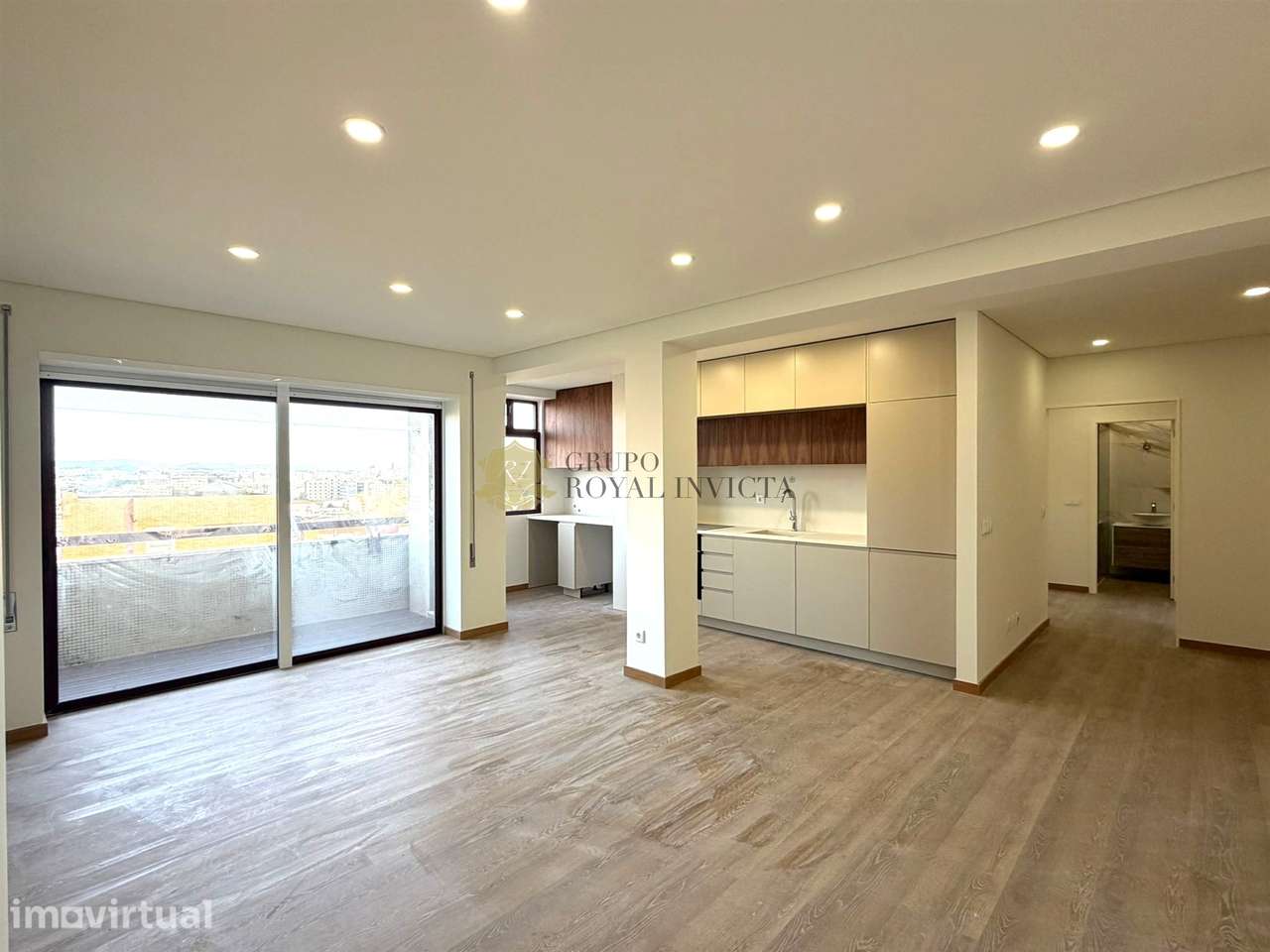 Apartamento T2 +1 Totalmente Remodelado com garagem fechada – Santa Ma - Grande imagem: 3/29