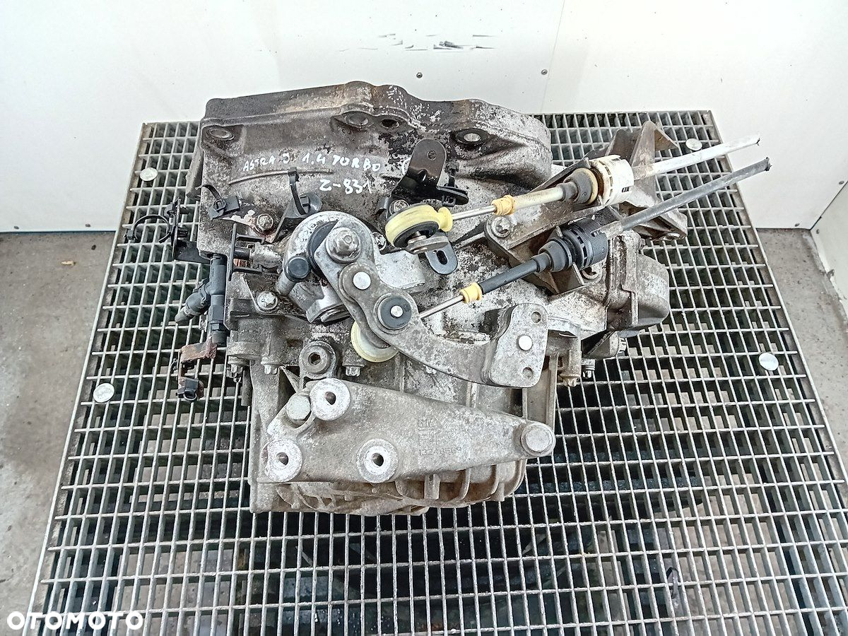 SKRZYNIA BIEGÓW MANUALNA OPEL ASTRA J 55575539  M32 1.4 16V - 3