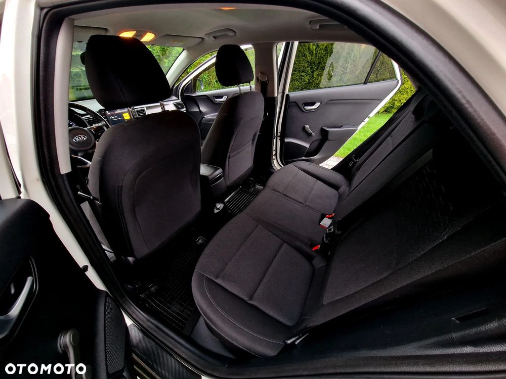Kia Rio 1.4 L - 23