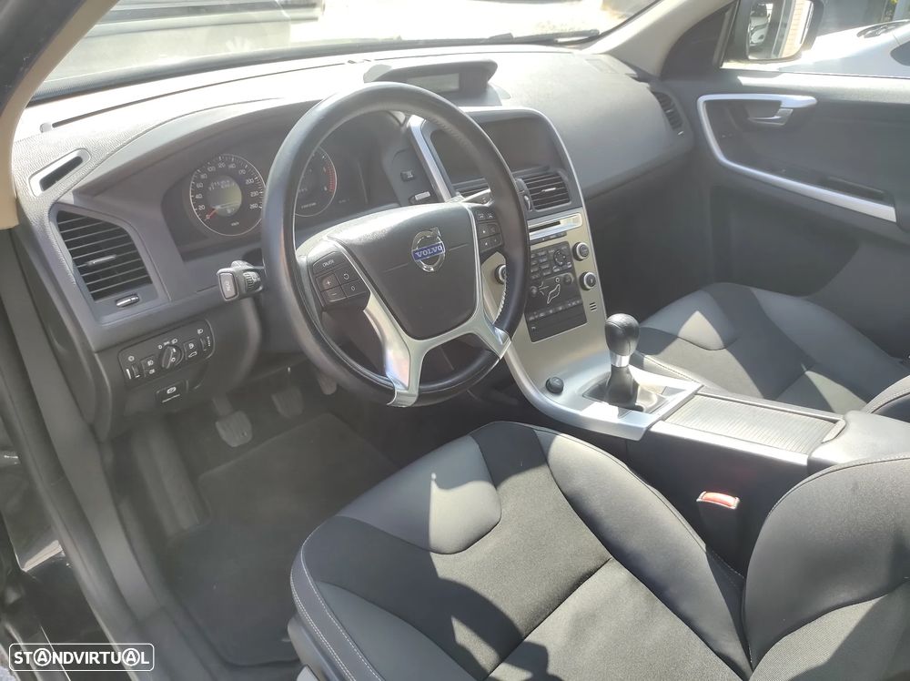 Volvo XC 60 2.4 D Drive Momentum - 14