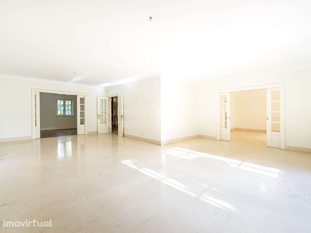 Para arrendamento, moradia T4 com jardim na Quinta Patino. - Grande imagem: 4/28