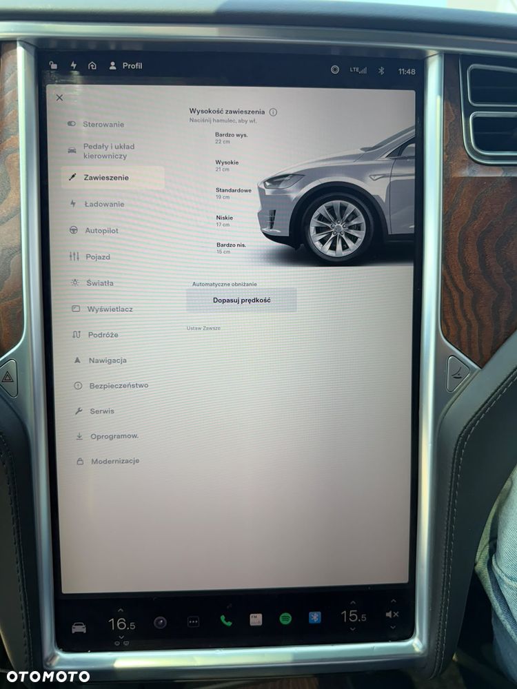 Tesla Model X - 21