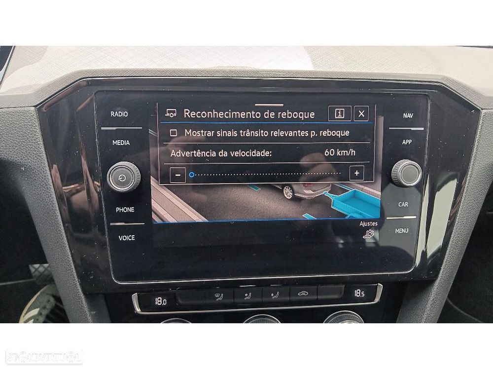 VW Passat Variant 2.0 TDi Business DSG - 19