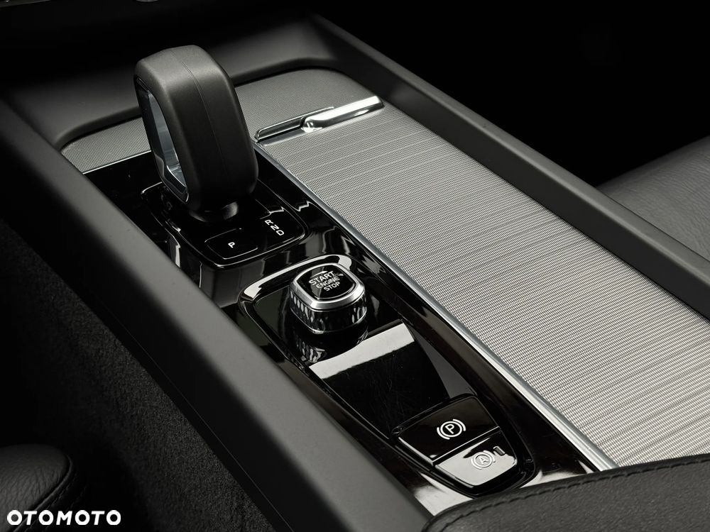 Volvo XC 60 B5 B AWD Geartronic RDesign - 23
