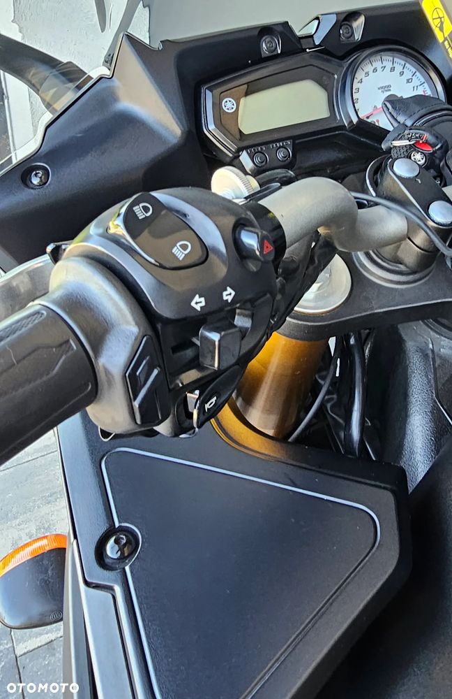 Yamaha FZ8 - 17