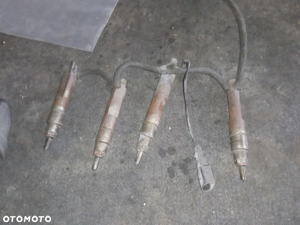 SKODA FABIA I 1.9 SDI WTRYSKIWACZE WTRYSKI KOMPLET 028130203F 038130202 - 1