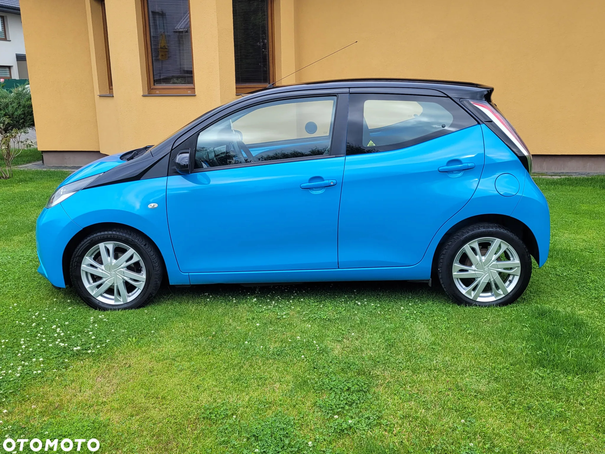 Toyota Aygo x-clusiv - 12