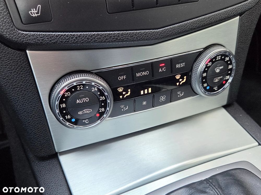 Mercedes-Benz Klasa C 220 CDI DPF Automatik Avantgarde - 31