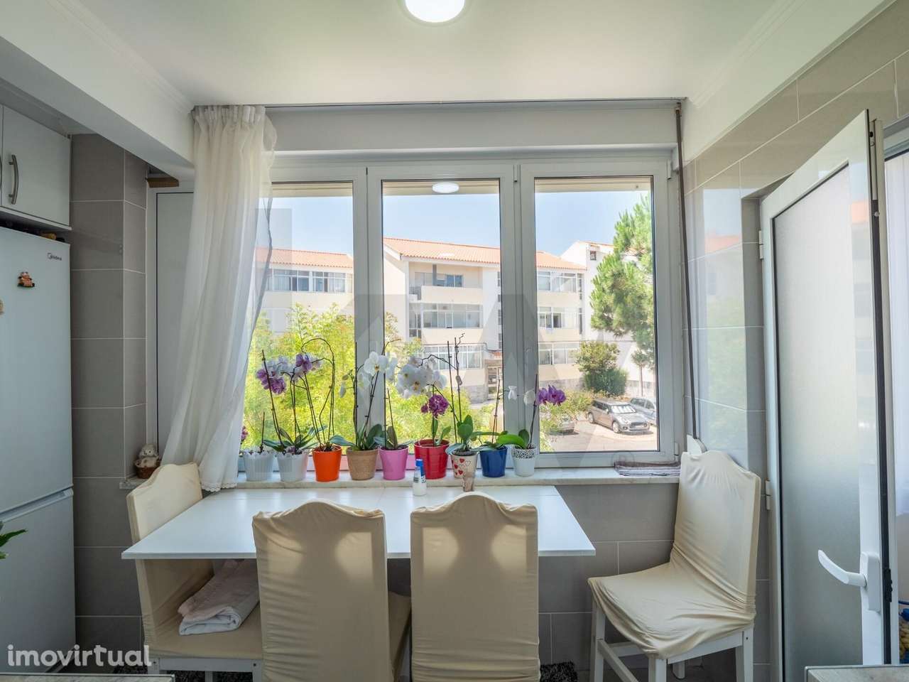 Apartamento T2 Renovado em Carcavelos - Zona sossegada, a 8 min da Pra - Grande imagem: 3/16