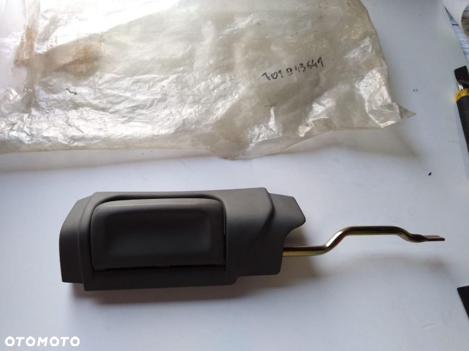 KLAMKA WEWN. VW T4  90-2004 DRZWI  tył  lewa PRZESUWNE SZARA 701843641 - 1